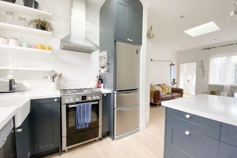 Photo of property in 4/64 Victoria Road, Devonport, Auckland, 0624