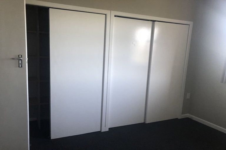 Photo of property in 3 Salford Street, Newlands, Wellington, 6037