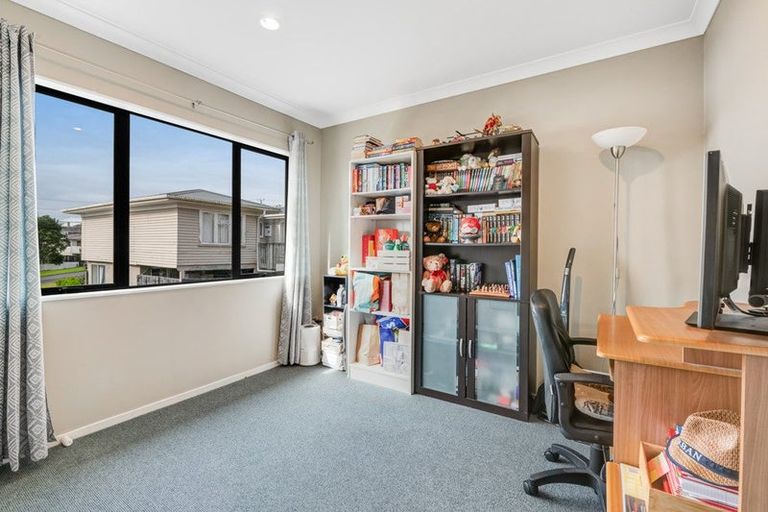 Photo of property in 2/26 James Street, Bayview, Auckland, 0629
