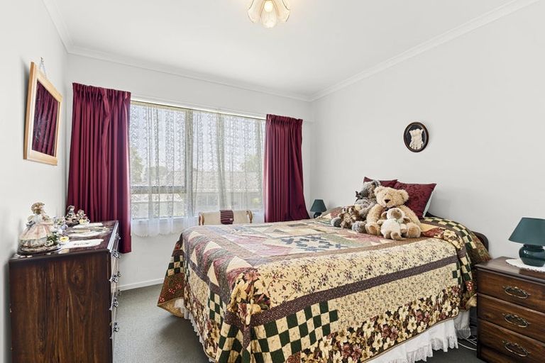 Photo of property in 11 Leon Place, Waitara, 4320