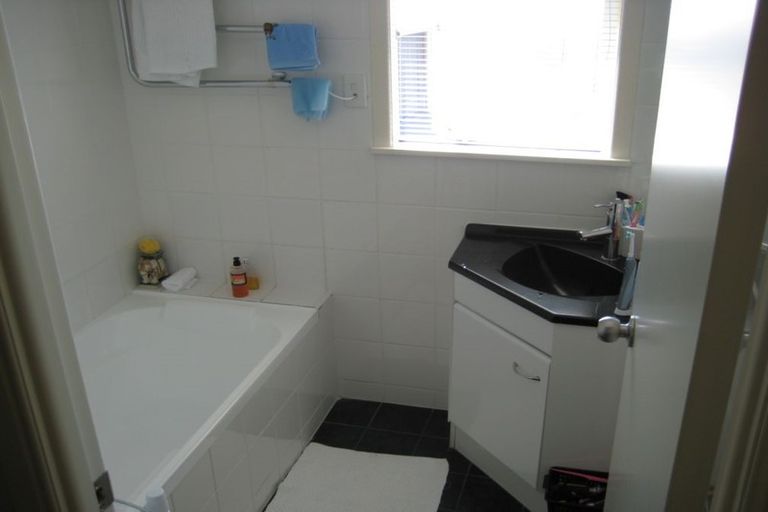 Photo of property in 9 Chequers Avenue, Glenfield, Auckland, 0629