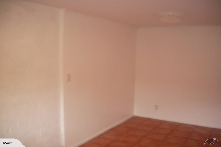 Photo of property in 140 Akaroa Drive, Maupuia, Wellington, 6022