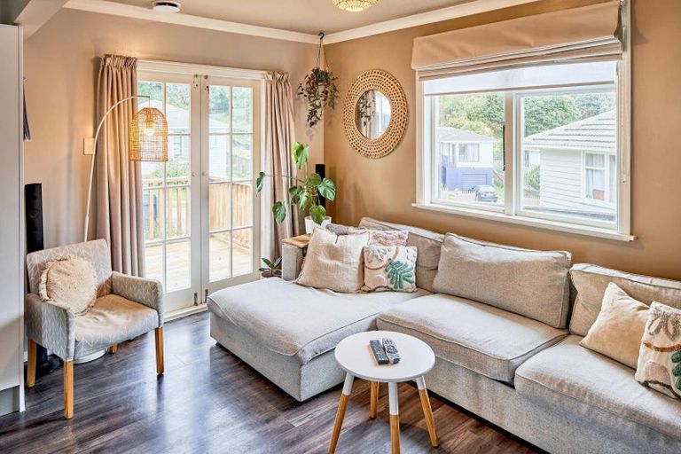 Photo of property in 15 Penguin Grove, Waitangirua, Porirua, 5024