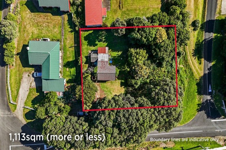 Photo of property in 6 Rangi Street, Mokau, 4376