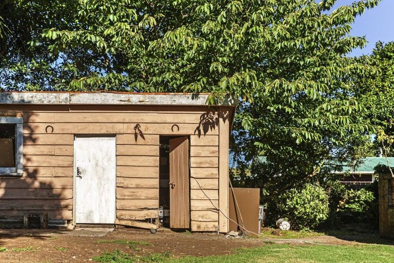 Photo of property in 6 Rangi Street, Mokau, 4376