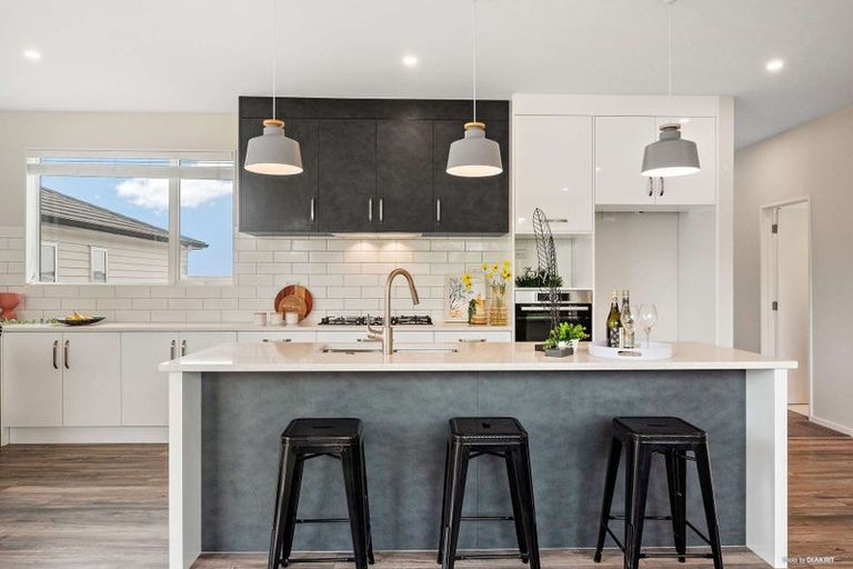 Photo of property in 10 Bine Crescent, Orewa, 0931