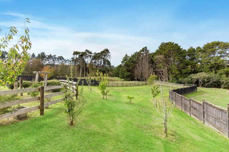 Photo of property in 19 Kahika Grove, Huapai, Kumeu, 0810