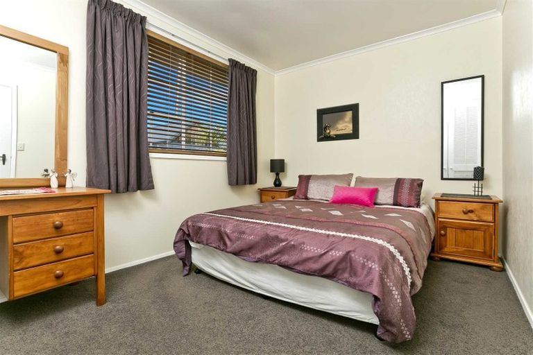 Photo of property in 2/4 Frater Avenue, Milford, Auckland, 0620