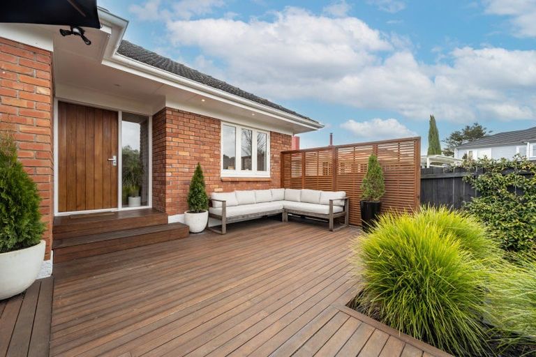 Photo of property in 20 Bradbury Road, Botany Downs, Auckland, 2010