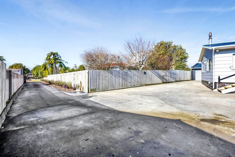 Photo of property in 1 Raunui Crescent, Inglewood, 4330