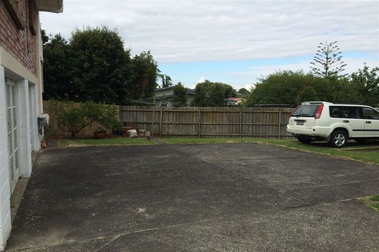 Photo of property in 3/6 Catalina Crescent, Forrest Hill, Auckland, 0620