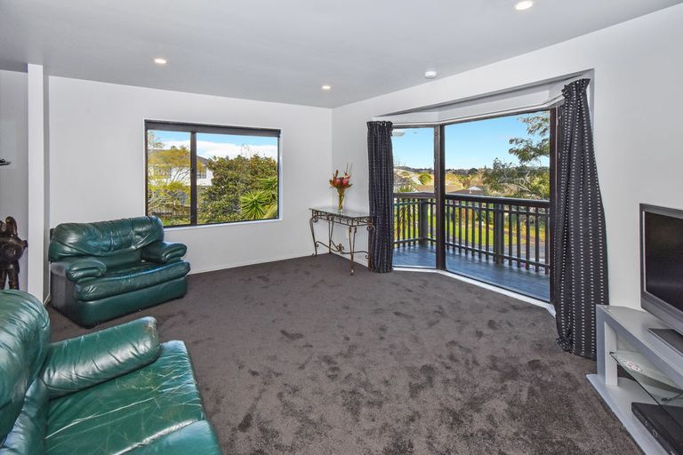 Photo of property in 21 Orinda Close, Botany Downs, Auckland, 2010