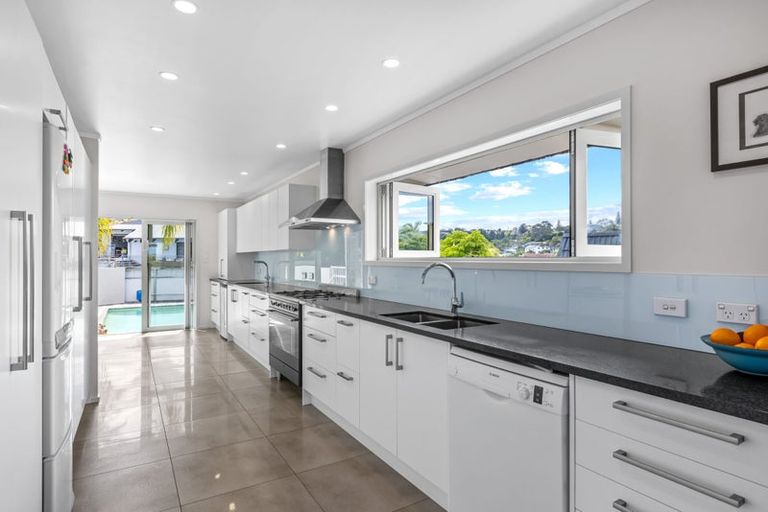 Photo of property in 166 Stapleford Crescent, Browns Bay, Auckland, 0630