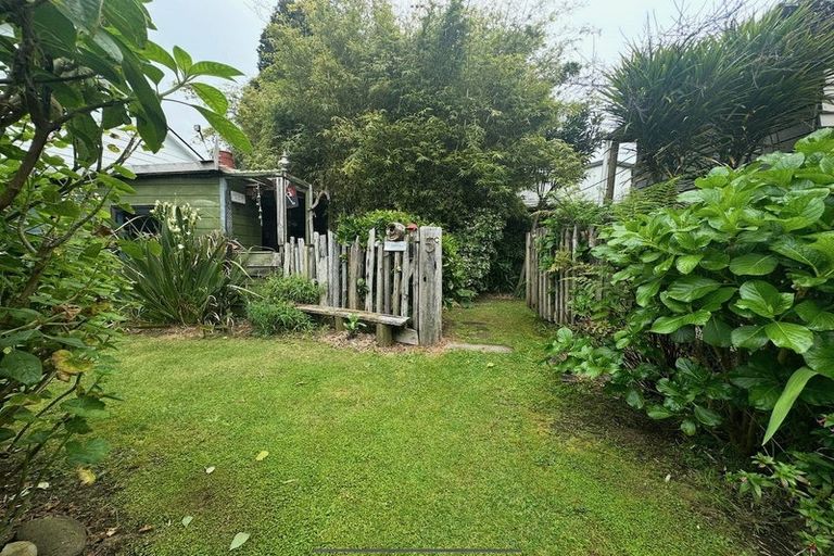 Photo of property in 5 Whitaker Street, Waitara, 4320