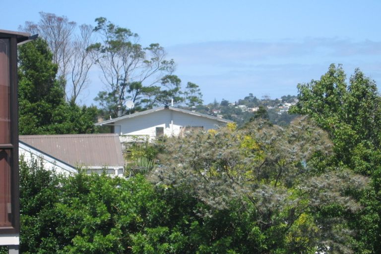 Photo of property in 2/14 Gillan Place, Bayview, Auckland, 0629