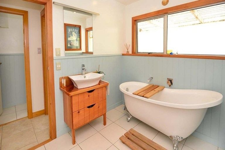 Photo of property in 18 Old North Road, Orewa, 0931