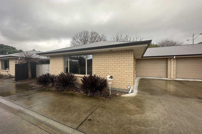 Photo of property in 42 Thackeray Place, Waltham, Christchurch, 8023