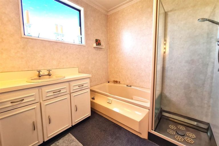 Photo of property in 21 Juniper Place, Burnside, Christchurch, 8053