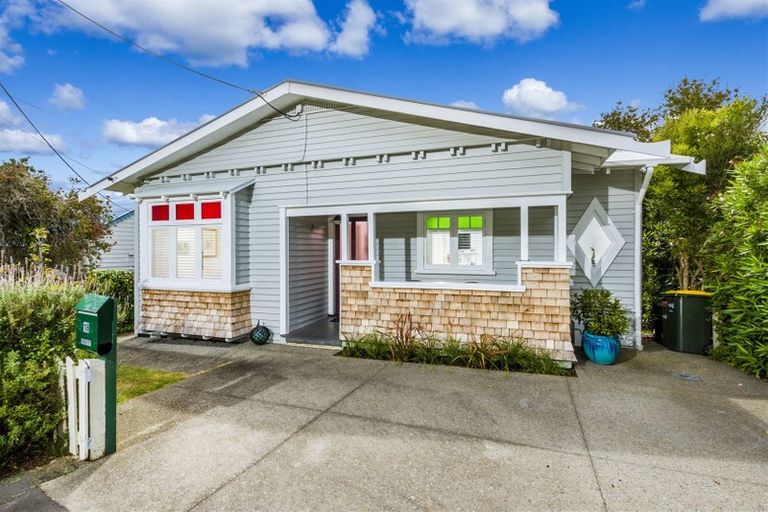 Photo of property in 18 William Bond Street, Stanley Point, Auckland, 0624