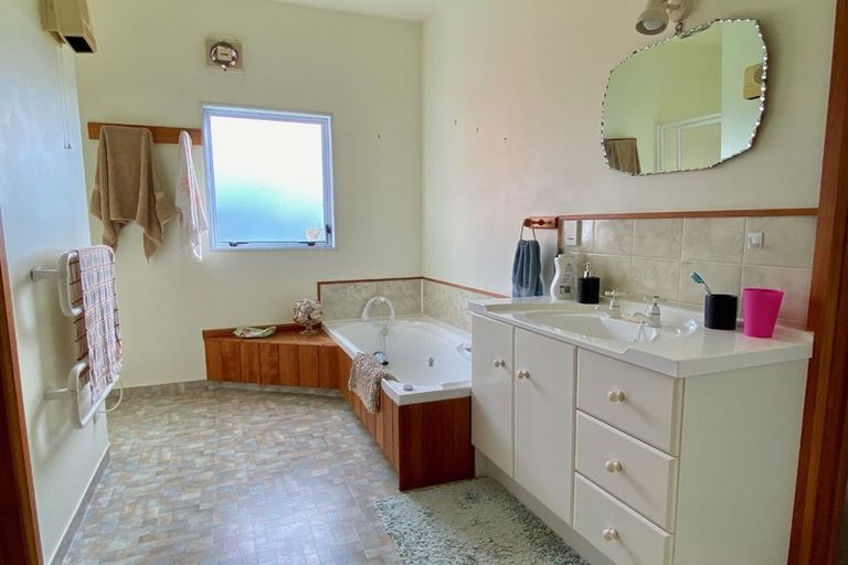 Photo of property in 563 Mangaone Road, Halcombe, Feilding, 4779