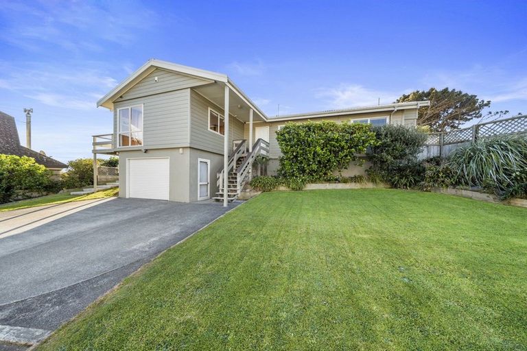 Photo of property in 82 Beacon Hill Road, Strathmore Park, Wellington, 6022