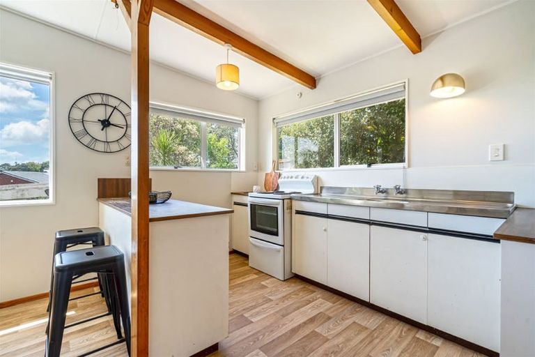 Photo of property in 2/35a Rangatira Road, Beach Haven, Auckland, 0626