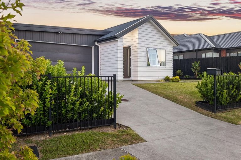 Photo of property in 58 Riverhead Point Drive, Riverhead, 0820