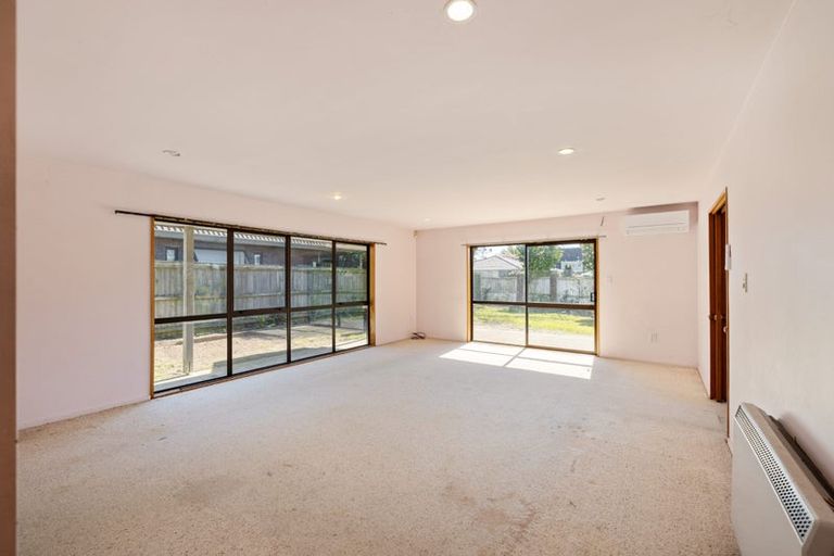 Photo of property in 13 Broadfell Avenue, Avonhead, Christchurch, 8042