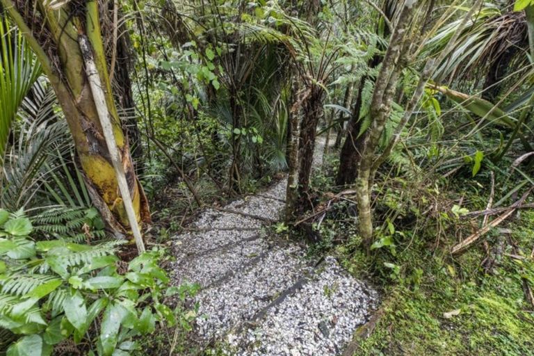 Photo of property in 74 Laingholm Drive, Laingholm, Auckland, 0604