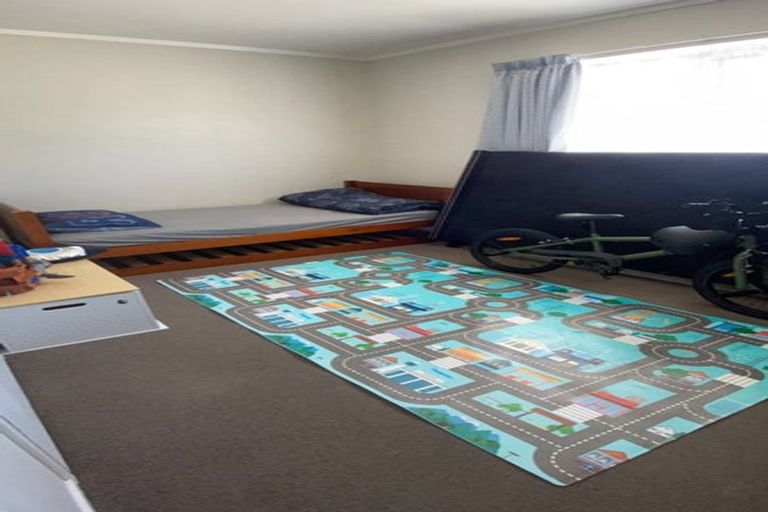 Photo of property in 69a Hartford Crescent, Totara Park, Upper Hutt, 5018