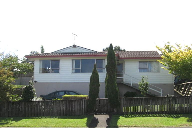 Photo of property in 1 Cedar Heights Avenue, Massey, Auckland, 0614