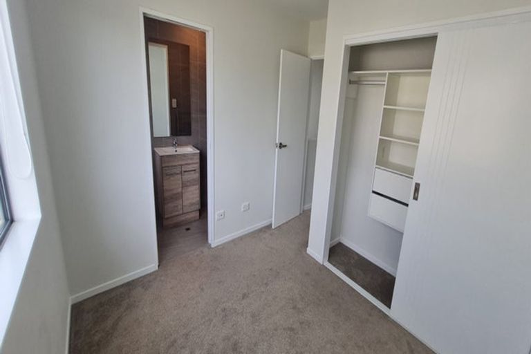 Photo of property in 15a Crestview Rise, Papakura, 2110