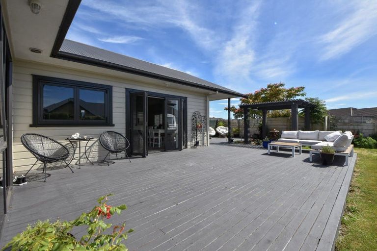 Photo of property in 18 Carrington Drive, Carterton, 5713