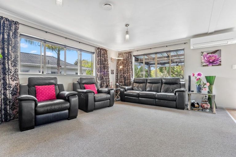 Photo of property in 12 Quo Vadis Place, Red Beach, 0932