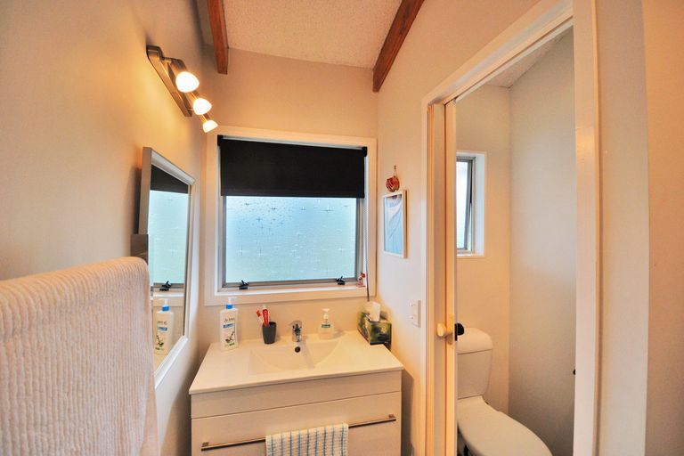 Photo of property in 9 Barrier View Road, Leigh, 0985