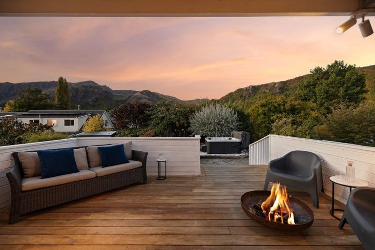 Photo of property in 13 Argyle Place, Arrowtown, 9302