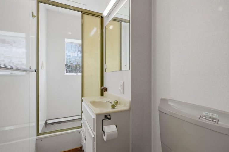 Photo of property in 16 Highlight Parade, Te Atatu South, Auckland, 0610