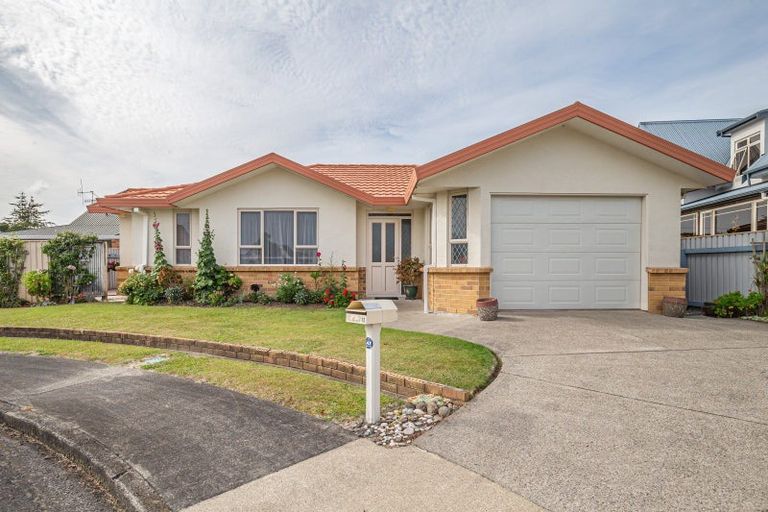 Photo of property in 12 Guildford Street, Levin, 5510