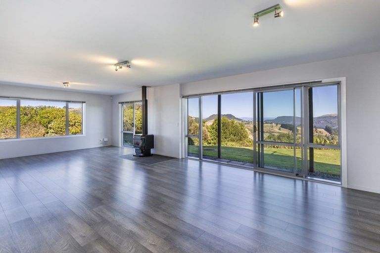 Photo of property in 1 Edge Hill, Acacia Bay, Taupo, 3385