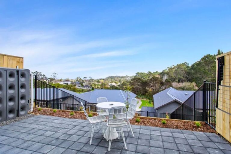 Photo of property in 15 William Calvert Drive, Swanson, Auckland, 0614