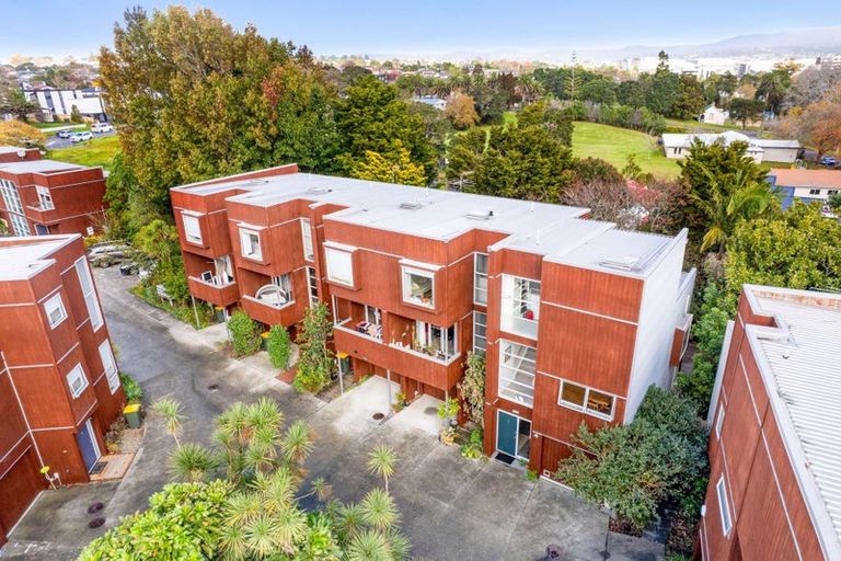 Photo of property in 76g Edmonton Road, Henderson, Auckland, 0612