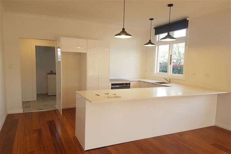 Photo of property in 2 Chilman Street, Strandon, New Plymouth, 4312