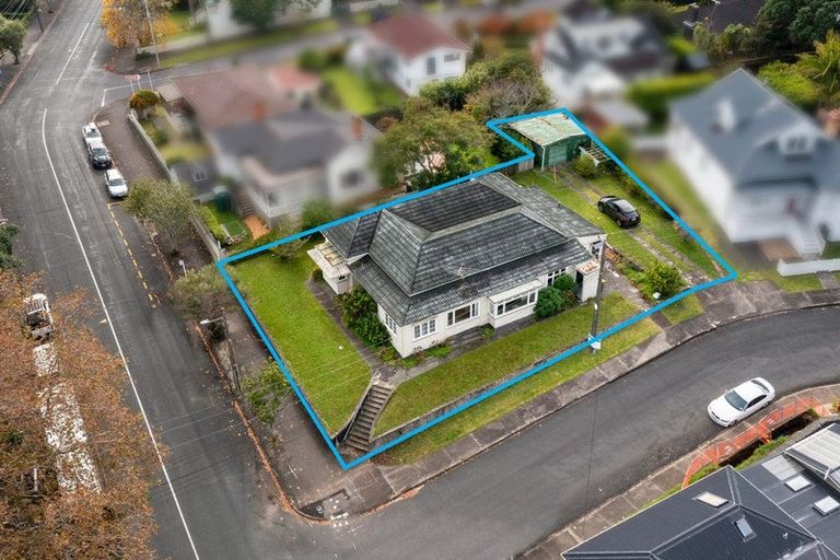 Photo of property in 10 Cheltenham Road, Devonport, Auckland, 0624