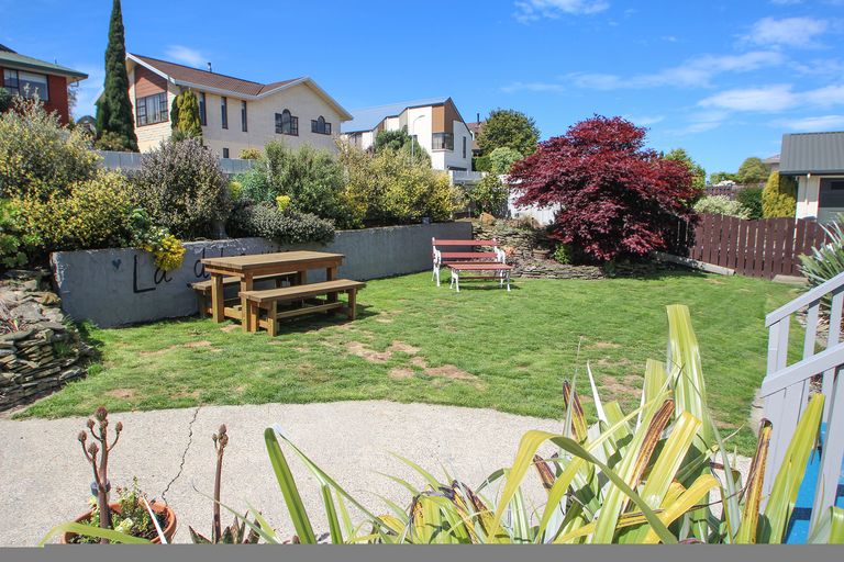 Photo of property in 30 Leven Street, South Hill, Oamaru, 9400