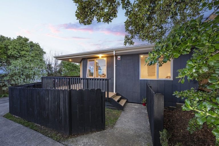 Photo of property in 140b Titirangi Road, New Lynn, Auckland, 0600