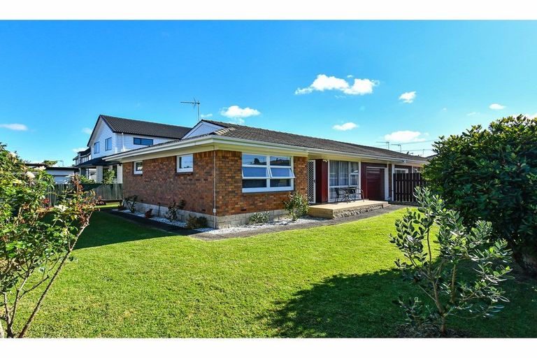 Photo of property in 2b Chestnut Road, Papatoetoe, Auckland, 2025
