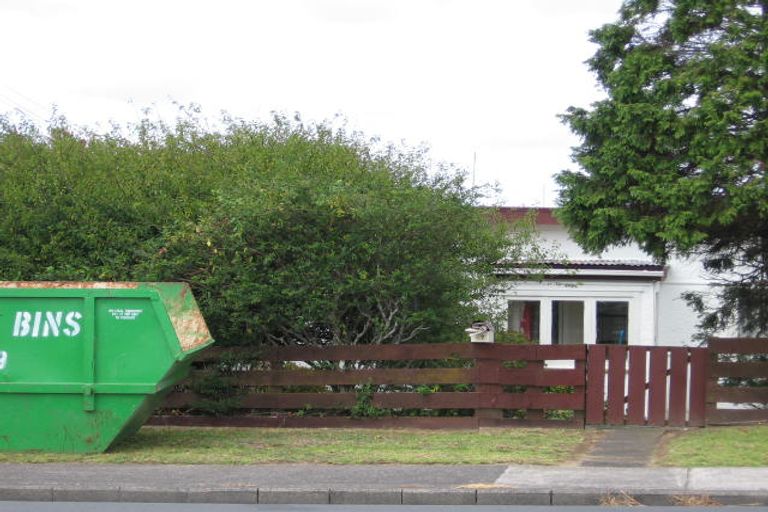 Photo of property in 1/47 Target Road, Totara Vale, Auckland, 0629