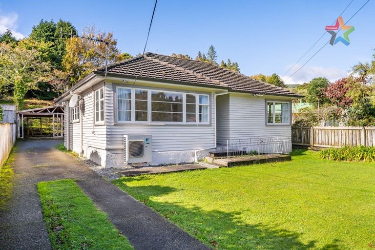 Photo of property in 127 Stokes Valley Road, Stokes Valley, Lower Hutt, 5019