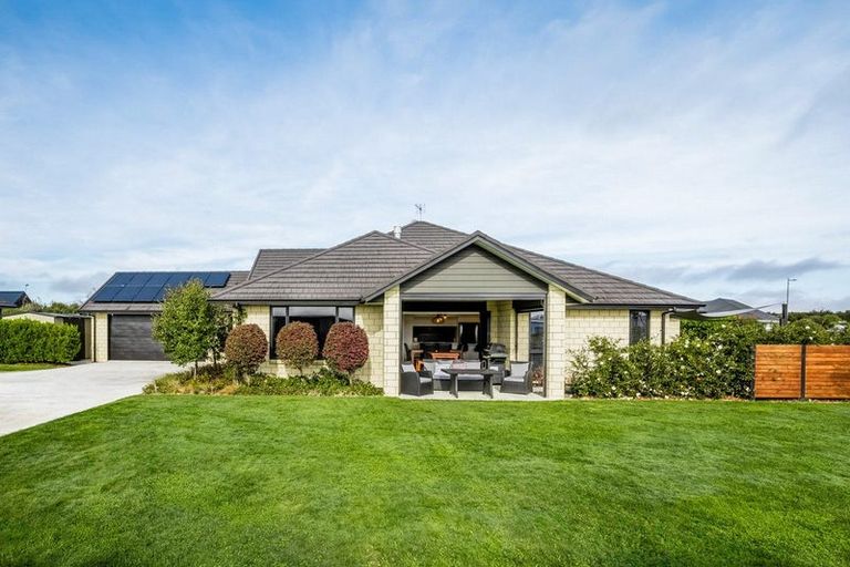 Photo of property in 17 Alan Livingston Drive, Cambridge, 3434