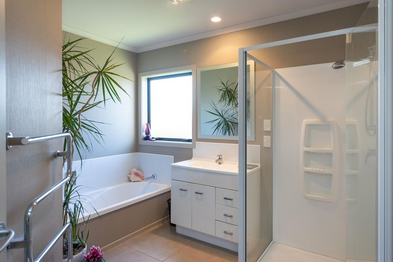 Photo of property in 95a Schnell Drive, Kelvin Grove, Palmerston North, 4414